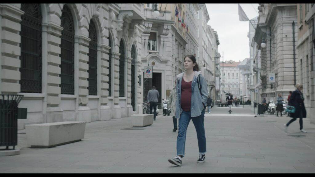 la ragazza ha volato-min